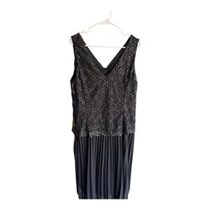 Black Pleated V-Neck Sheath Midi Dress